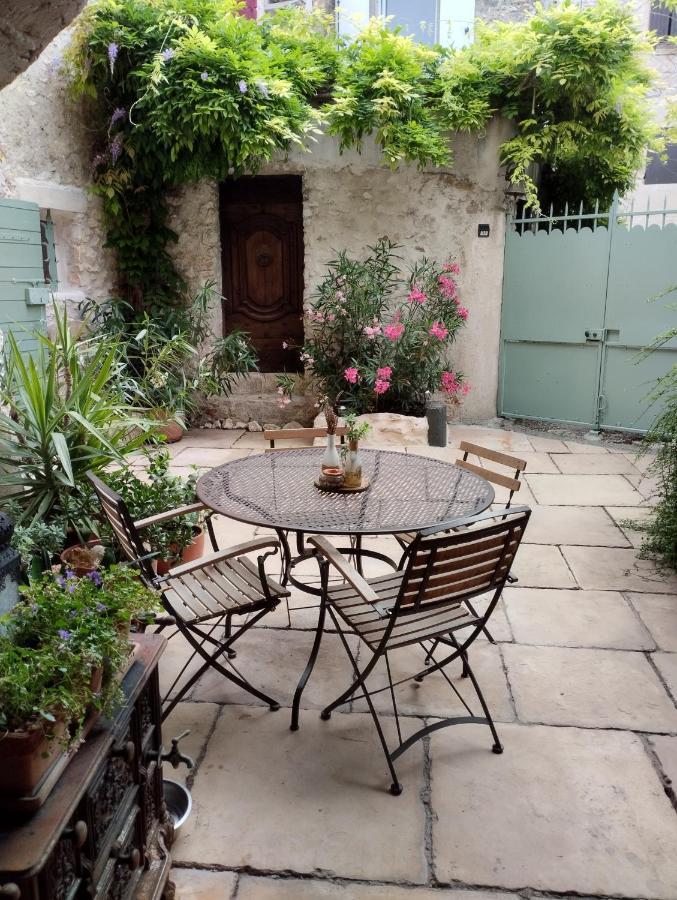 Chez Les Filles Bed and Breakfast Dions Exteriör bild